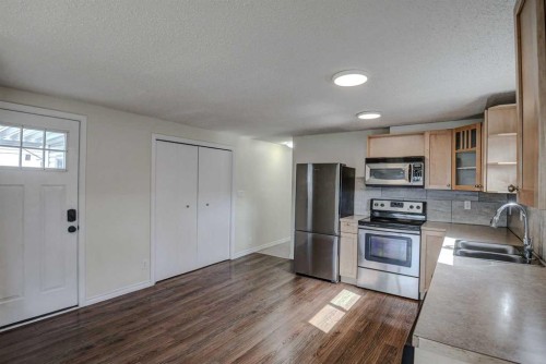 485-3223 83 Street Nw, Calgary, AB 
