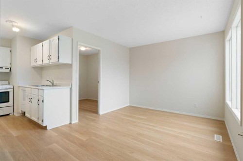 14-8544 48 Avenue Nw, Calgary, AB - Indoor Photo Showing Kitchen