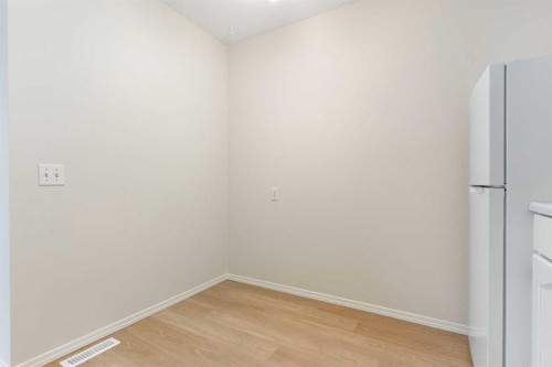14-8544 48 Avenue Nw, Calgary, AB - Indoor Photo Showing Other Room