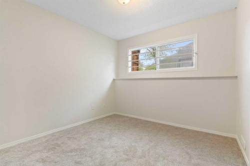 14-8544 48 Avenue Nw, Calgary, AB - Indoor Photo Showing Other Room