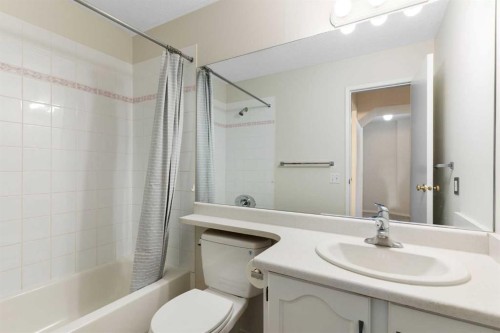 14-8544 48 Avenue Nw, Calgary, AB - Indoor Photo Showing Bathroom