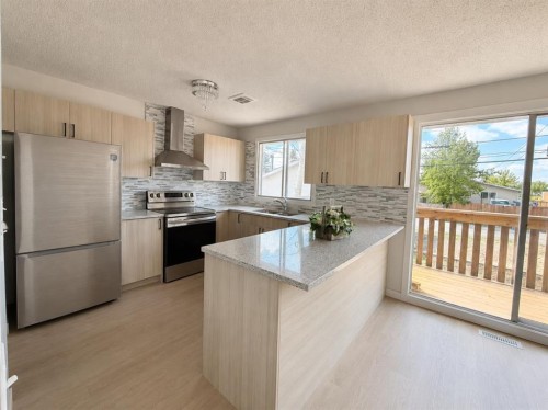 215 Penbrooke Way Se, Calgary, AB 
