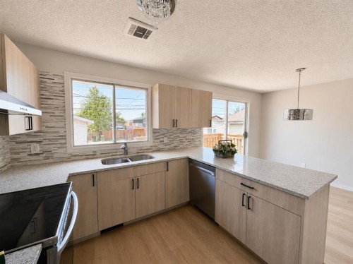 215 Penbrooke Way Se, Calgary, AB 