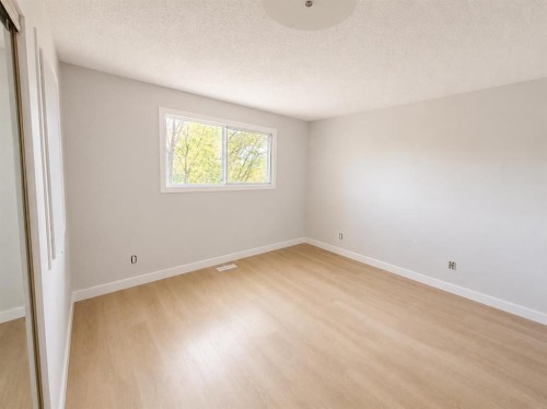 215 Penbrooke Way Se, Calgary, AB 