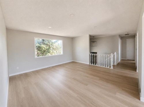 215 Penbrooke Way Se, Calgary, AB 