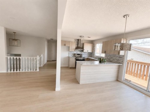 215 Penbrooke Way Se, Calgary, AB 