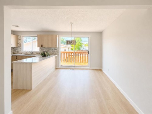 215 Penbrooke Way Se, Calgary, AB 