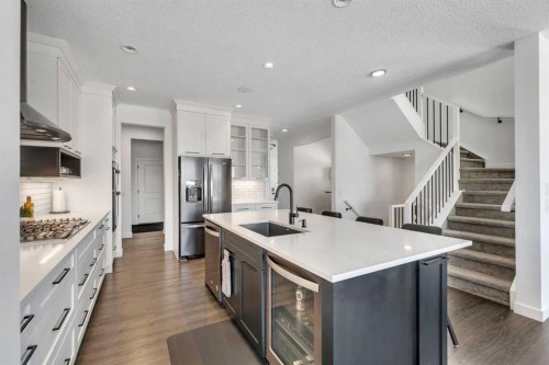 325 Crestmont Drive Sw, Calgary, AB 