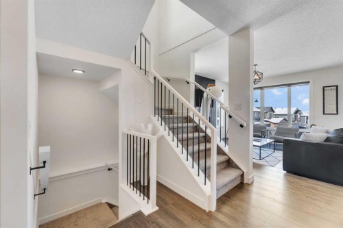 325 Crestmont Drive Sw, Calgary, AB 