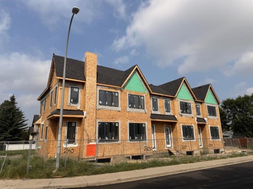 2811 2 Street Ne, Calgary, AB - Outdoor With Facade
