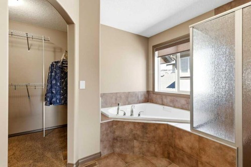 23 Aspen Stone Crescent Sw, Calgary, AB - Indoor Photo Showing Bathroom