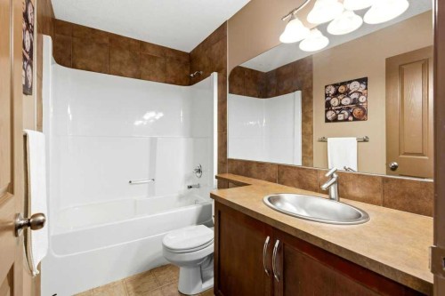 23 Aspen Stone Crescent Sw, Calgary, AB - Indoor Photo Showing Bathroom