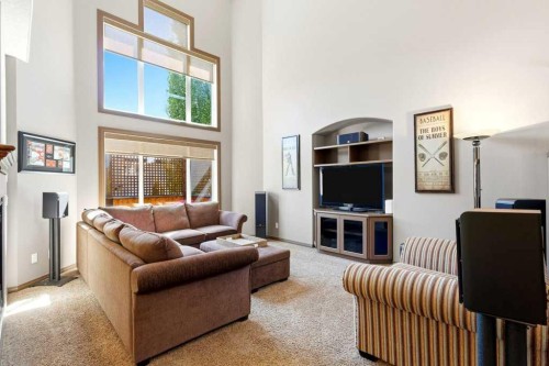 23 Aspen Stone Crescent Sw, Calgary, AB - Indoor Photo Showing Other Room