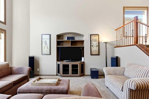 23 Aspen Stone Crescent Sw, Calgary, AB - Indoor Photo Showing Living Room