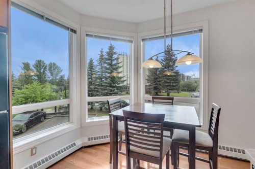 233-3111 34 Avenue Nw, Calgary, AB - Indoor Photo Showing Dining Room