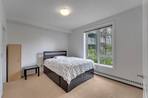233-3111 34 Avenue Nw, Calgary, AB - Indoor Photo Showing Bedroom