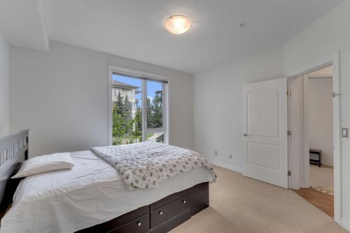 233-3111 34 Avenue Nw, Calgary, AB - Indoor Photo Showing Bedroom