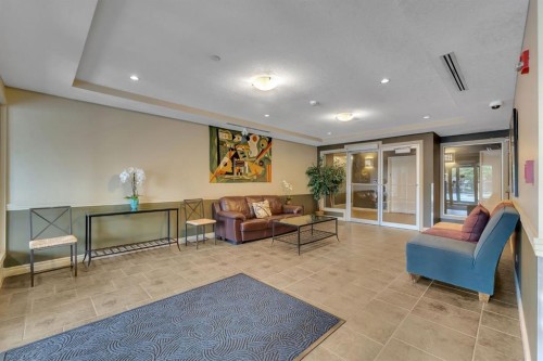 233-3111 34 Avenue Nw, Calgary, AB - Indoor