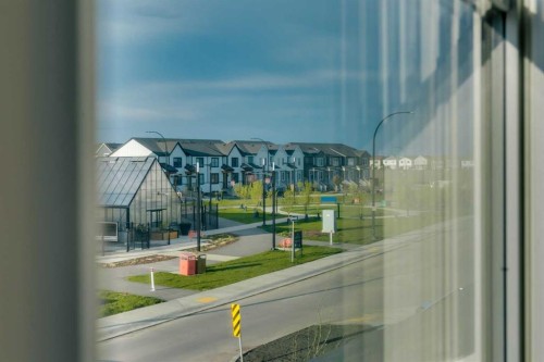 229 Heirloom Way Se, Calgary, AB - Indoor