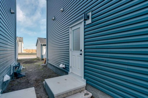 229 Heirloom Way Se, Calgary, AB - Outdoor