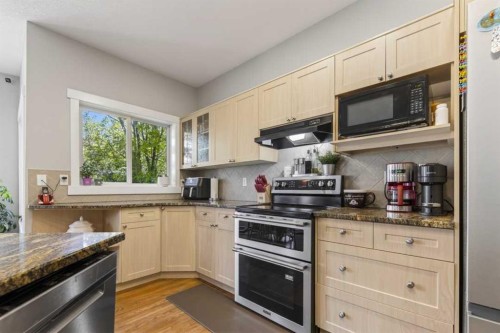 122 Discovery Ridge Way Sw, Calgary, AB - Indoor Photo Showing Kitchen