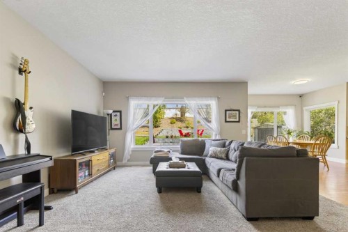 122 Discovery Ridge Way Sw, Calgary, AB - Indoor Photo Showing Living Room