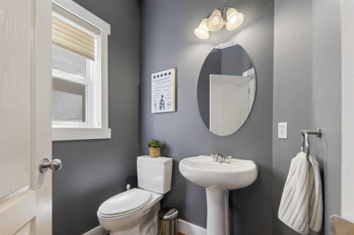122 Discovery Ridge Way Sw, Calgary, AB - Indoor Photo Showing Bathroom