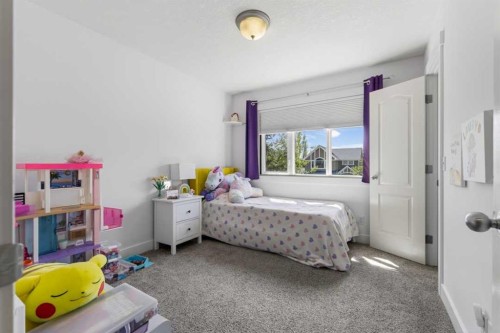 122 Discovery Ridge Way Sw, Calgary, AB - Indoor Photo Showing Bedroom
