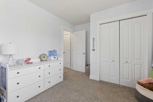 122 Discovery Ridge Way Sw, Calgary, AB - Indoor Photo Showing Bedroom