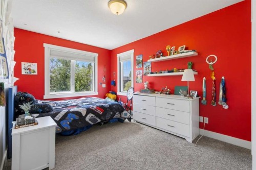 122 Discovery Ridge Way Sw, Calgary, AB - Indoor Photo Showing Bedroom