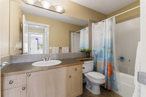 122 Discovery Ridge Way Sw, Calgary, AB - Indoor Photo Showing Bathroom
