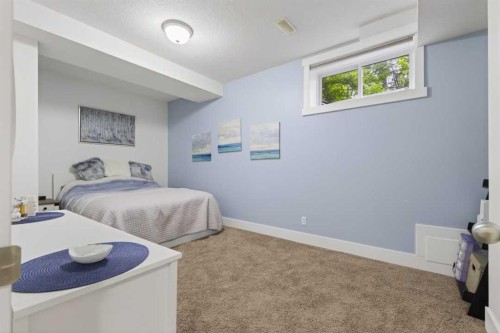 122 Discovery Ridge Way Sw, Calgary, AB - Indoor Photo Showing Bedroom