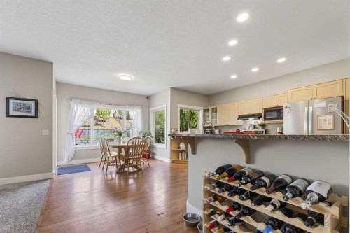 122 Discovery Ridge Way Sw, Calgary, AB - Indoor Photo Showing Kitchen