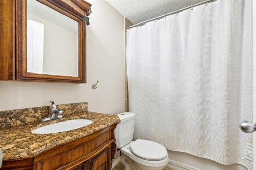 1807 New Brighton Drive Se, Calgary, AB - Indoor Photo Showing Bathroom