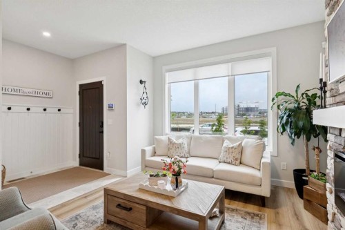 15 Larkspur Bend, Okotoks, AB 