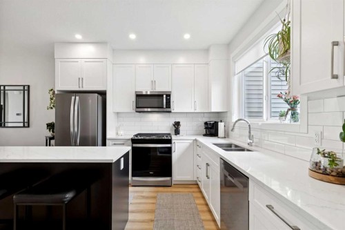 15 Larkspur Bend, Okotoks, AB 