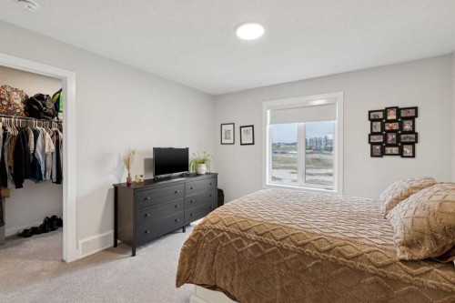 15 Larkspur Bend, Okotoks, AB 