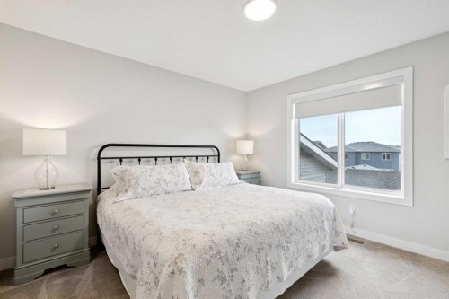 15 Larkspur Bend, Okotoks, AB 