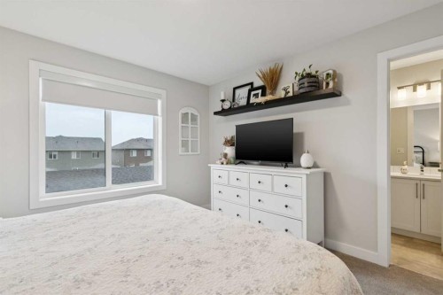 15 Larkspur Bend, Okotoks, AB 