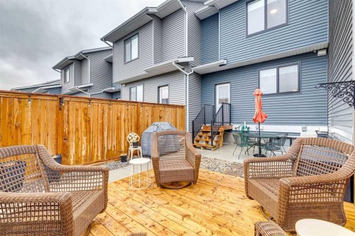 15 Larkspur Bend, Okotoks, AB 
