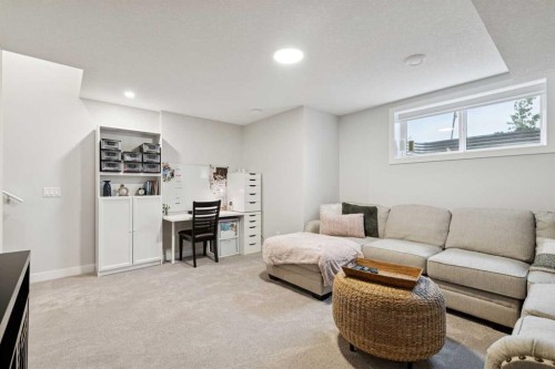15 Larkspur Bend, Okotoks, AB 