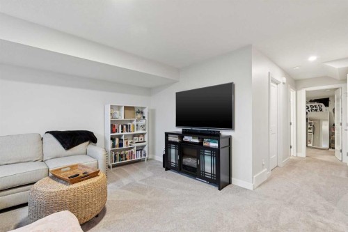 15 Larkspur Bend, Okotoks, AB 