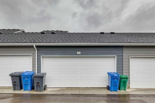 15 Larkspur Bend, Okotoks, AB 