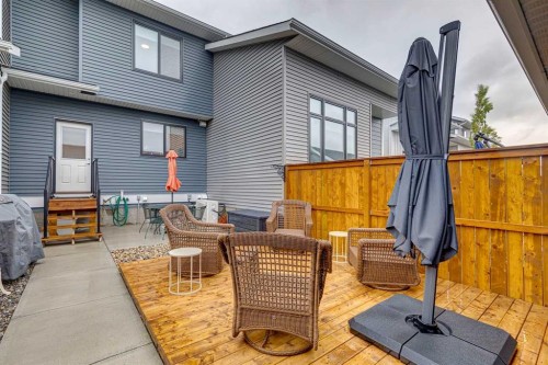 15 Larkspur Bend, Okotoks, AB 