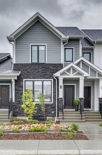 15 Larkspur Bend, Okotoks, AB 