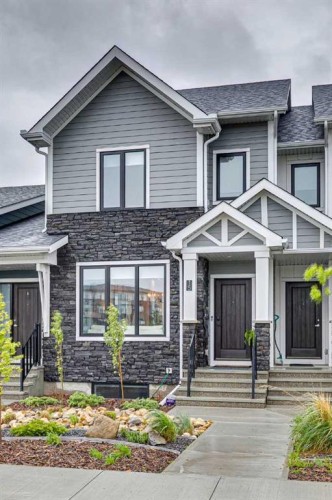 15 Larkspur Bend, Okotoks, AB 
