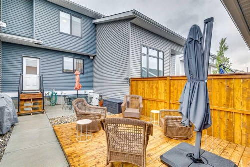 15 Larkspur Bend, Okotoks, AB 