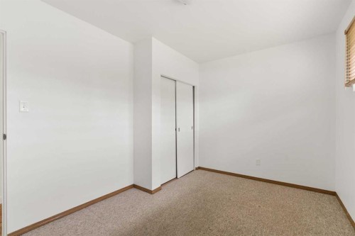 32 Gladeview Crescent Sw, Calgary, AB 