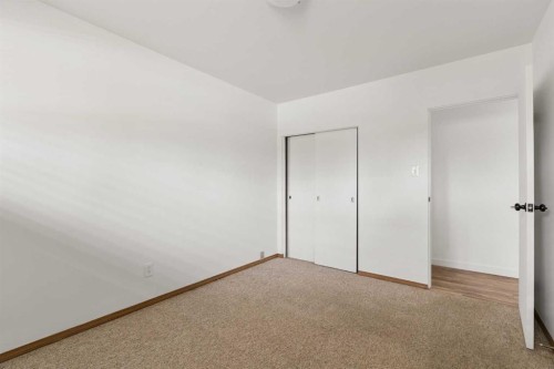 32 Gladeview Crescent Sw, Calgary, AB 