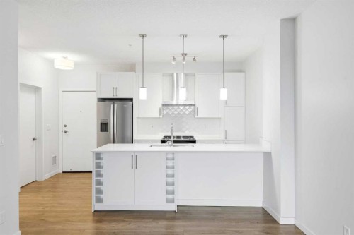212-122 Mahogany Centre Se, Calgary, AB - Indoor Photo Showing Kitchen With Upgraded Kitchen